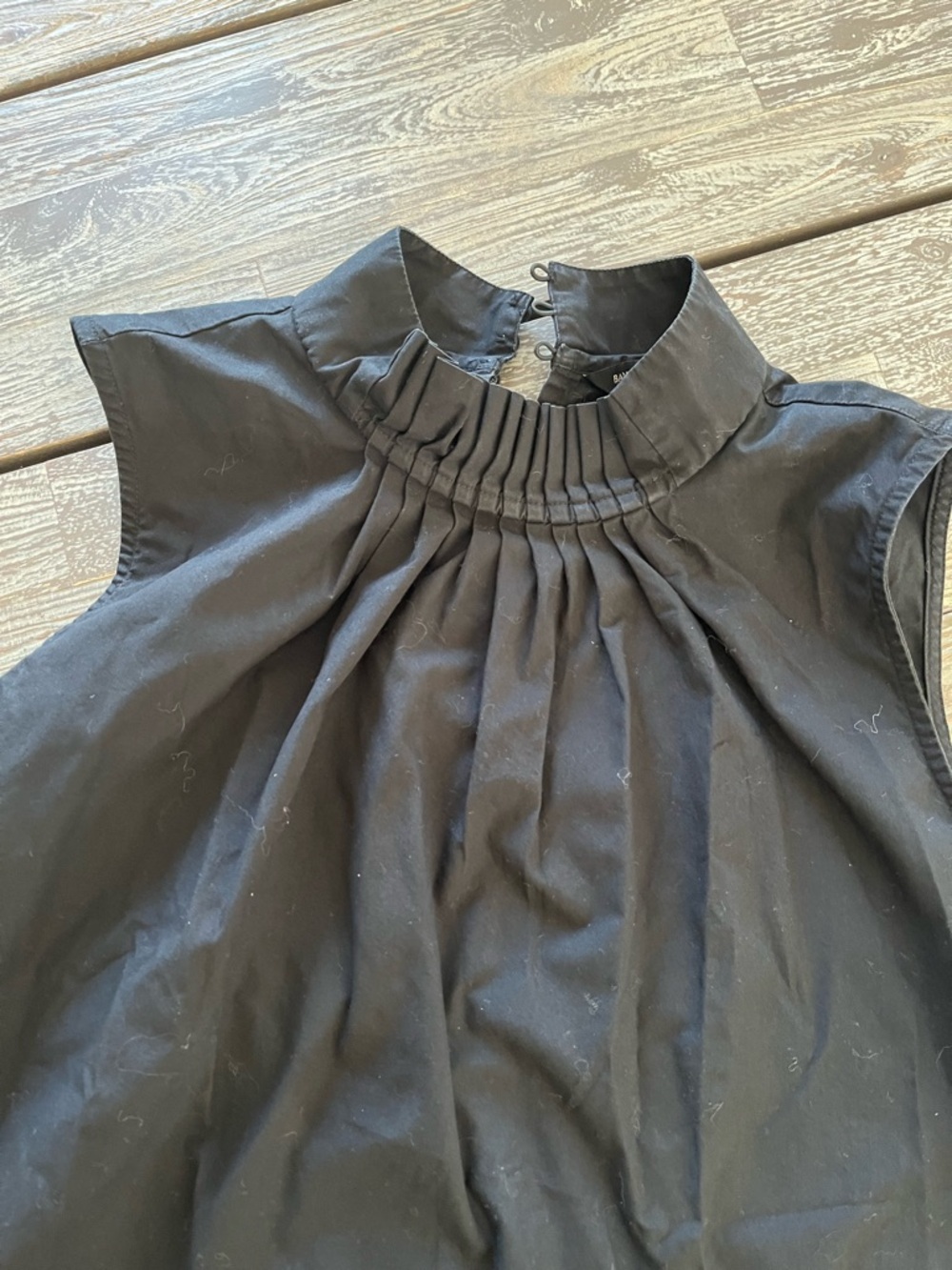 BANANA REPUBLIC black sleeveless blouse, size M.